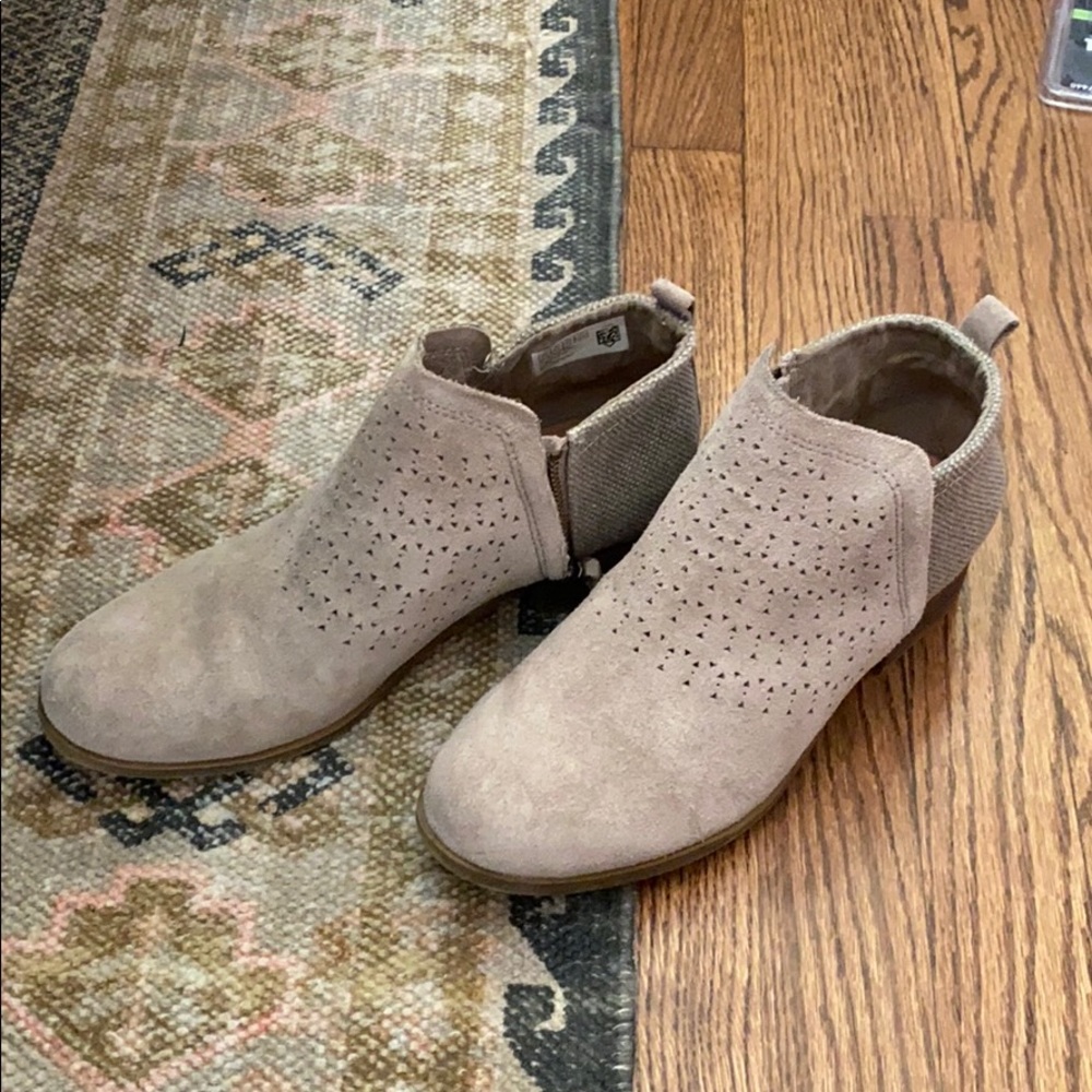 Tom’s booties
